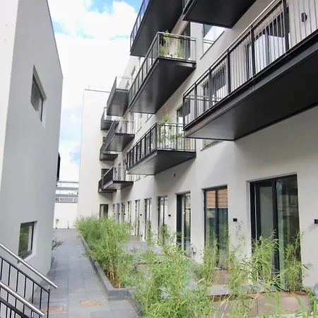 Cool W Private Terrace Apartment
