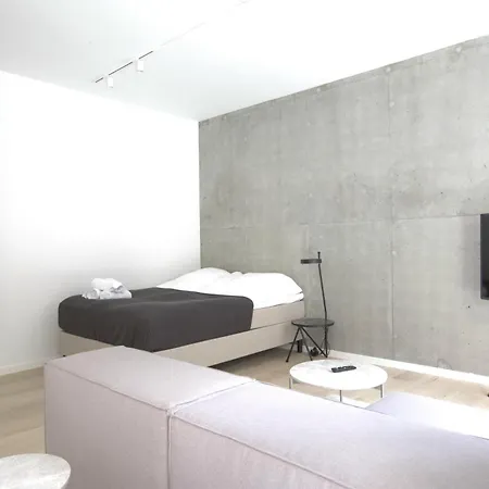 Cool W Private Terrace Apartment